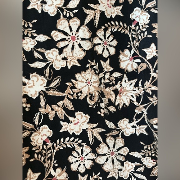 Melrose & Market Floral Black and Cream Women's Designer Blouse Size Medium - Picture 2 of 16